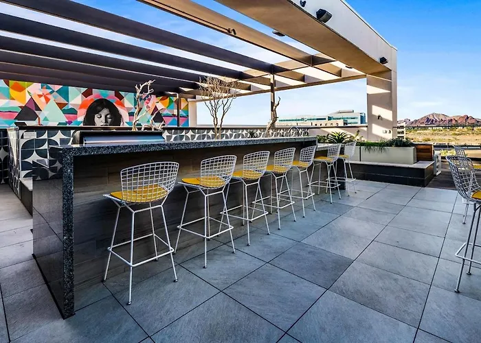 Escape To The Premier 2 & Half Br Townlake Apartment Tempe