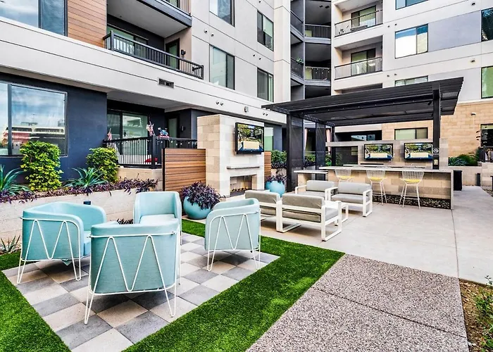 Escape To The Premier 2 & Half Br Townlake