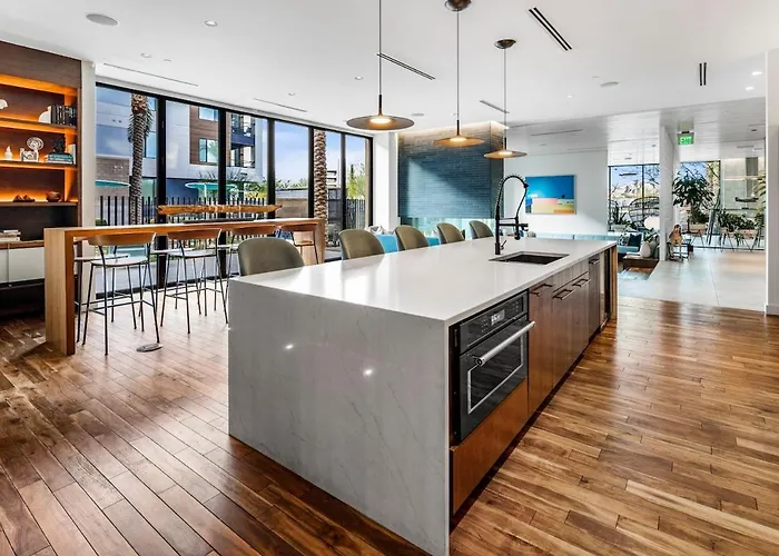 Apartment Escape To The Premier 2 & Half Br Townlake