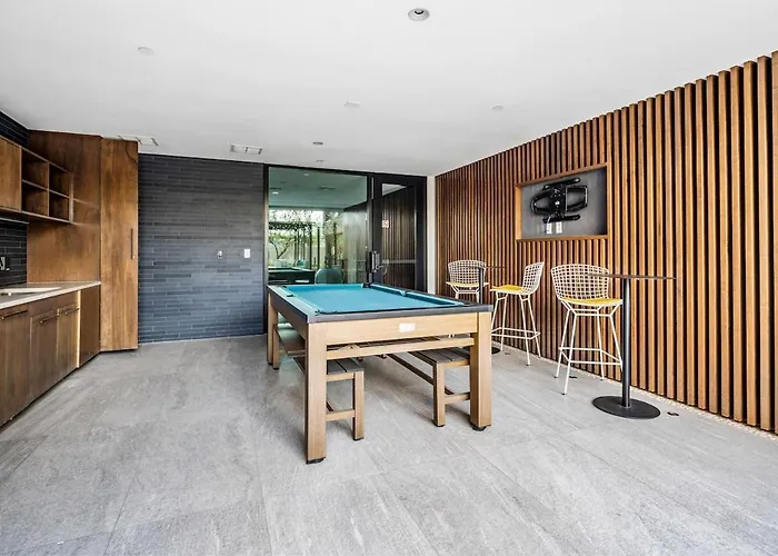Escape To The Premier 2 & Half Br Townlake